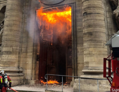 Incêndio em sinagoga